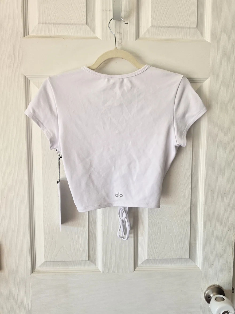 Alo Yoga airbrush keyhole cut out crop top Size Medium NWT
